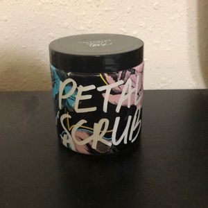 Victoria Secrets Petal Scrub